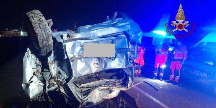 Incidente mortale a Sestu, perde il controllo dell’auto e finisce fuori strada: un morto