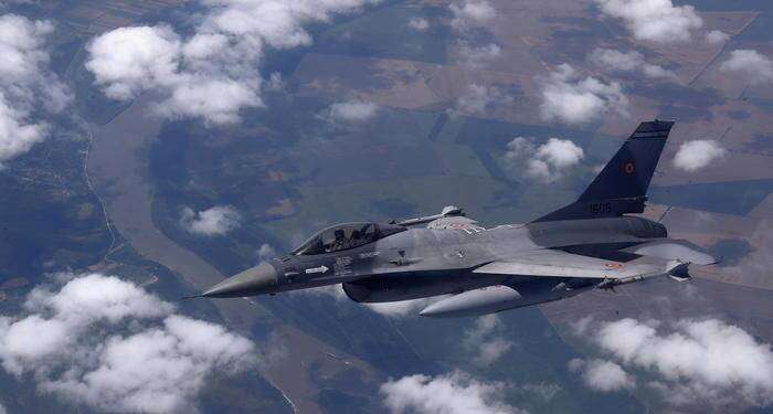 Mosca, ‘l’Occidente corre rischi colossali inviando F-16 a Kiev’