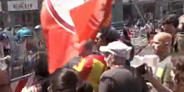 Corteo USB Milano, momenti di tensione tra manifestanti e polizia durante lo sciopero generale nazionale