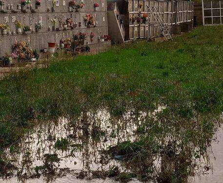 Nubifragio nel Sassarese, crollano loculi nel cimitero a Thiesi