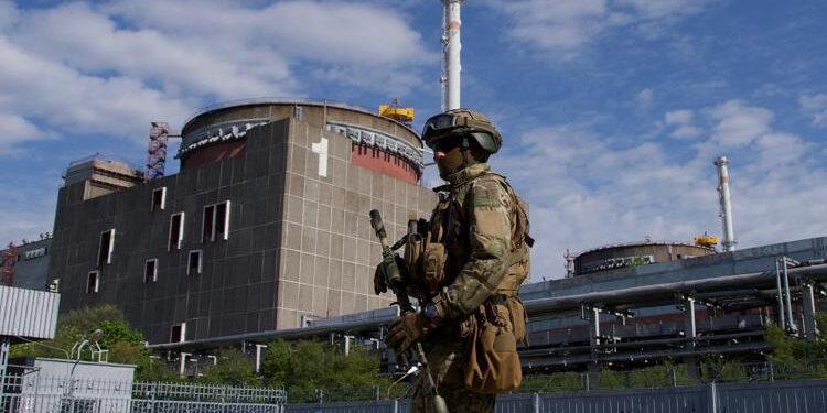 Ucraina, Mosca: fermati reattori della centrale di Zaporizhzhia: “Per evitare provocazioni da parte delle forze armate di Kiev”