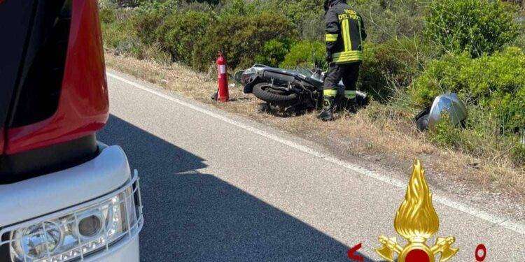 Scontro tra auto e moto: grave un motociclista