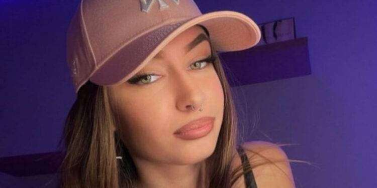 Elisa Esposito, la prof del corsivoe torna con una nuova lingua: il “maranzivoe”