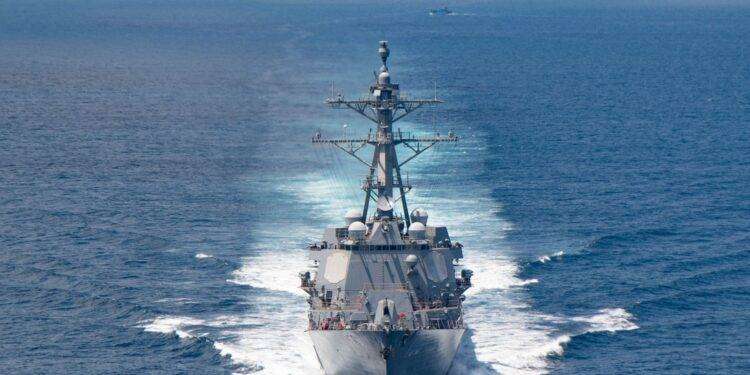 Stretto di Taiwan, sfiorata la collisione tra nave militare Usa e imbarcazione cinese