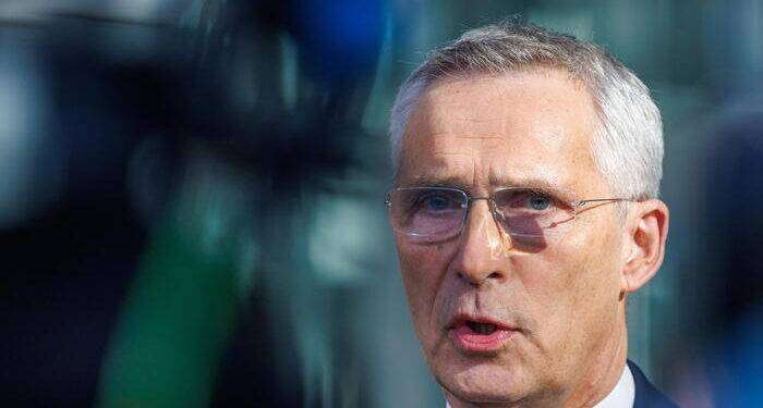 Nuova grave provocazione Nato, Stoltenberg annuncia inizio addestramento degli ucraini per F-16