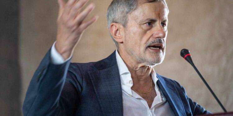 Il movimento del dissenso si riunisce a Orvieto: sala piena e critica a Usa e globalizzazione