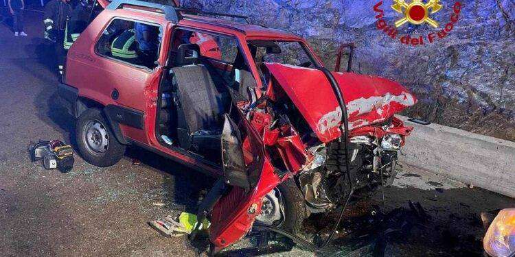 Baunei, scontro frontale sull’Orientale: due persone ferite