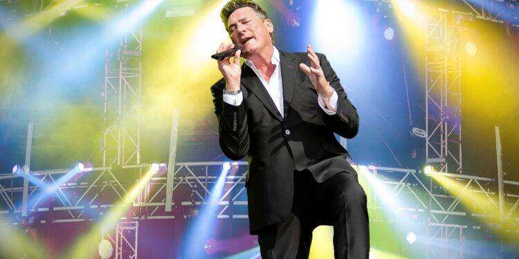 Tony Hadley ad Alghero, 36 anni fa gli Spandau Ballet a Sassari