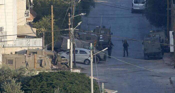 Tremila palestinesi lasciano il campo profughi di Jenin