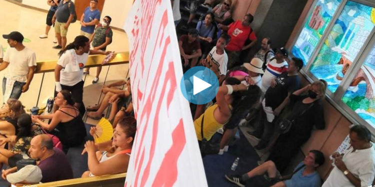 Regione Lazio, movimenti per la casa occupano la giunta