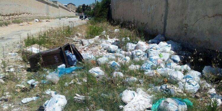 Cagliari, denuncia di Valerio Piga: “Discarica a due passi dal cimitero”