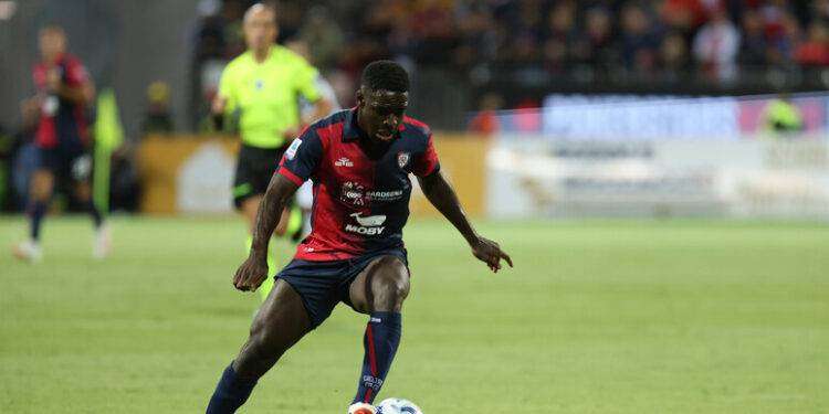 Luvumbo resta a Cagliari sino al 2027, allungato il contratto