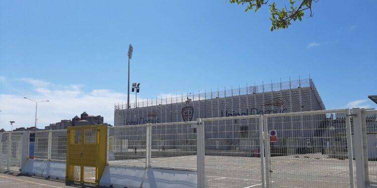 Calcio: Cagliari a quota 13mila abbonati, numeri da record
