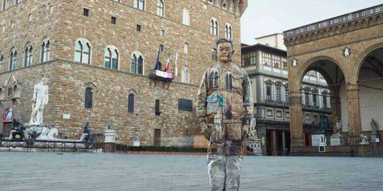Liu Bolin, l’uomo invisibile in mostra a Firenze