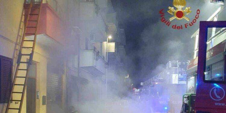 Incendio in un garage a Quartu, due persone intossicate