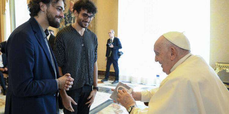 Il Papa, comporre musica è una metafora della vita