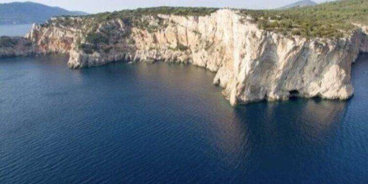 Trentamila firme per salvare la falesia di Punta Giglio