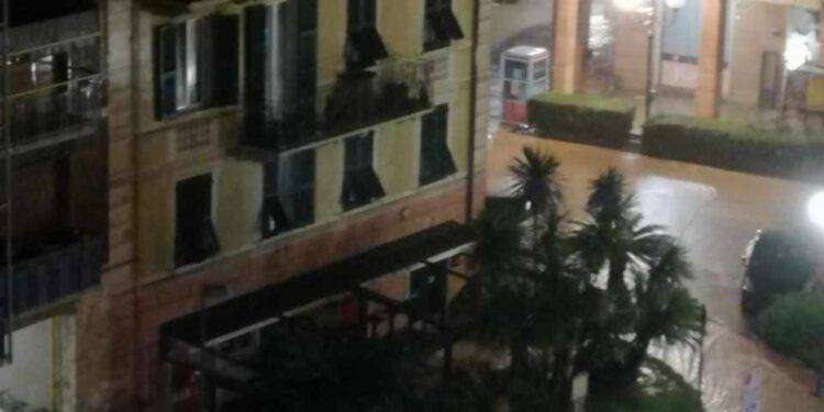 Allerta arancione, nubifragio su Recco e Camogli in Liguria: torrenti in piena e strade allagate