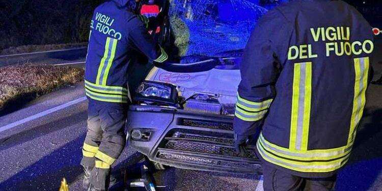 Camion dei rifiuti si scontra con una mucca a Chiaramonti: in ospedale il conducente