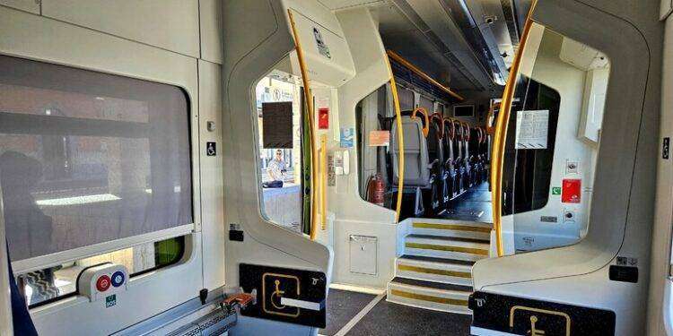 Sulla linea Sassari-Olbia entra in servizio il treno Swing