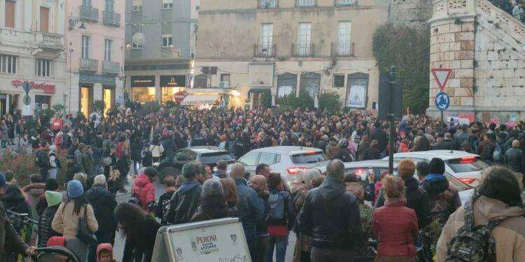 Un minuto di chiasso per le donne, cortei e sit-in a Cagliari