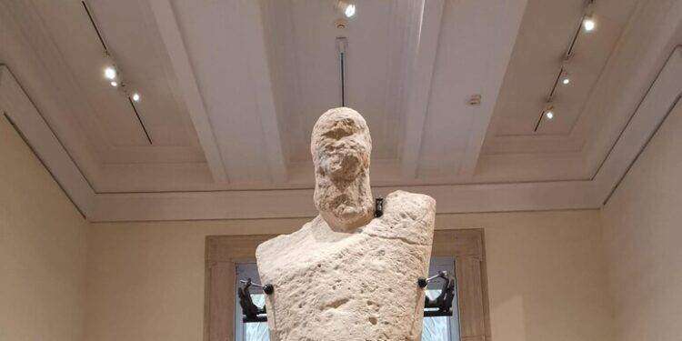 Il gigante Manneddu saluta New York, Cabras lo riaccoglie