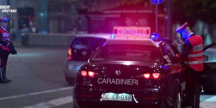 Guida ubriaco, aggredisce Cc e tenta d’incendiare la propria auto