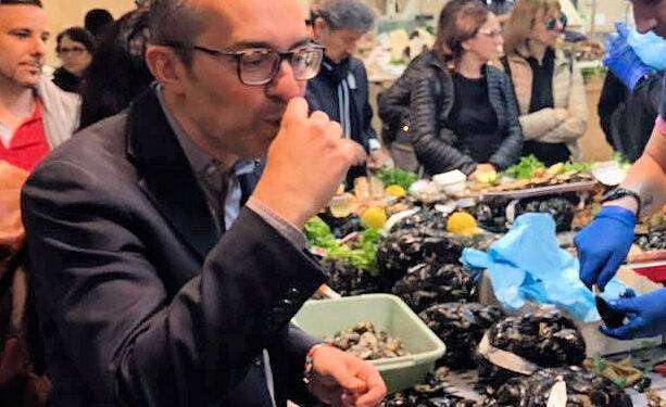 Cagliari, continuano i lavori per l’allestimento del mercato provvisorio nel Parco della Musica