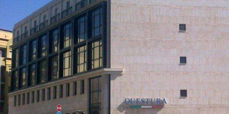 Si presenta in questura col passaporto falso, migrante arrestato