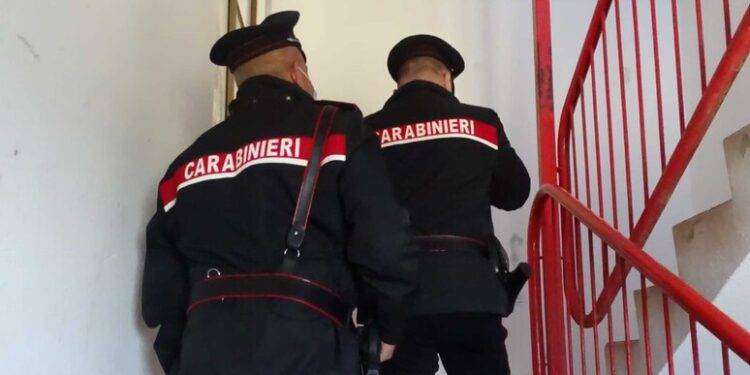 Minaccia e picchia la moglie, 46enne arrestato a Iglesias