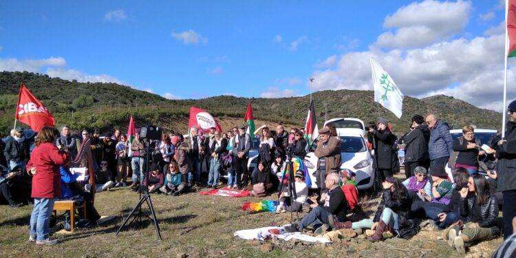 Domusnovas, sit-in davanti alla fabbrica delle armi: “Stop al genocidio a Gaza”