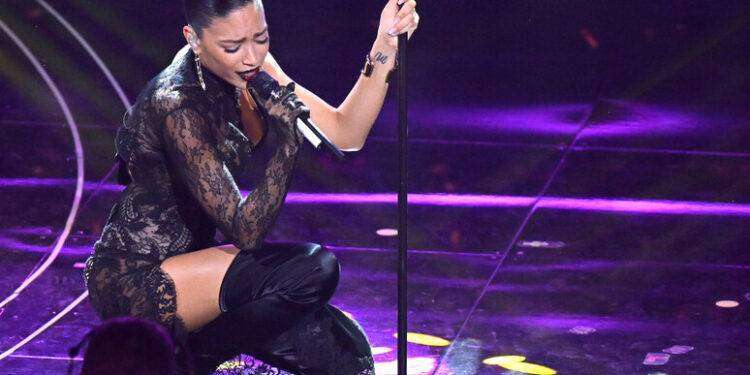 Tosse e tracheite, salta concerto Elodie a Teramo