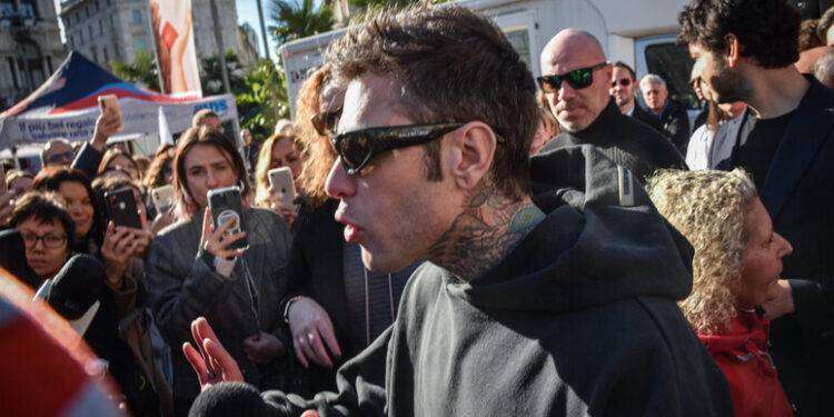 Cronisti a Fedez, ‘i giornalisti fanno il loro lavoro’