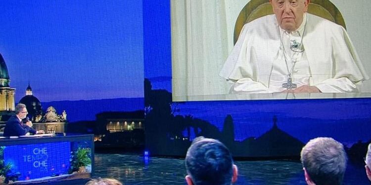 Papa: “Ancora vivo, dimissioni non sono né pensiero né desiderio”