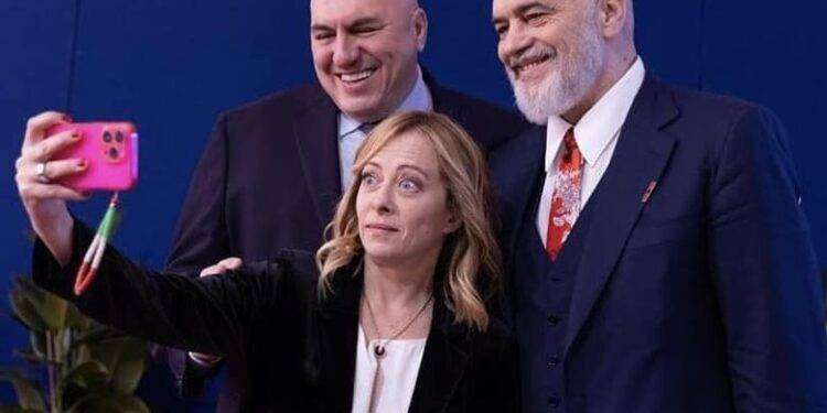 Crosetto chiarisce: “la nostra Marina ha solo 63 missili”, ma dove c***o volete inviare armi?