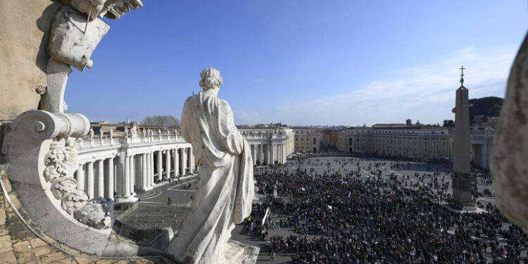 Tenta di entrare a San Pietro con coltello, arrestato