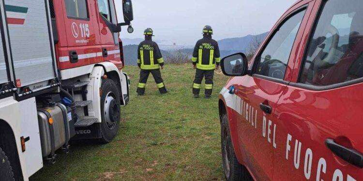 Vasto incendio tra tra Aggius e Bortigiadas: in azione l’elicottero