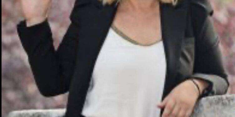 Katia Follesa ha avuto un malore: “Sono mortificata, spettacolo rimandato. Ringrazio i soccorritori”