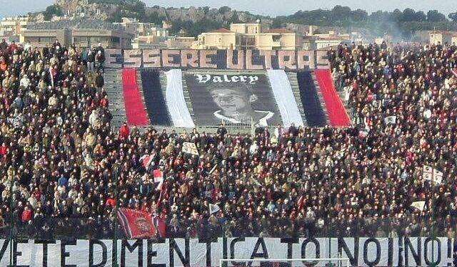 Calcio, la Nord ricorda Valery Melis: un mazzo di fiori della squadra rossoblù
