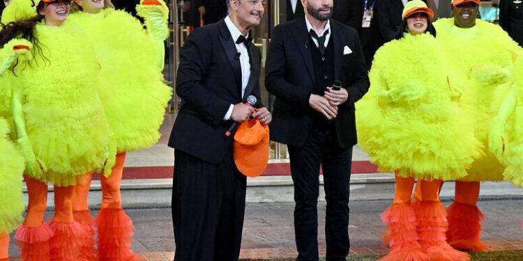 Da Fiorello e Amadeus mea culpa, terrificante la gag con Travolta. Ed è polemica pubblicità occulta