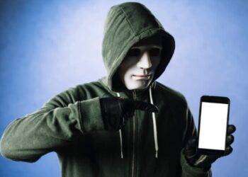 Truffe finanziarie, 1 vittima su 4 è under 30 e adescata sui social