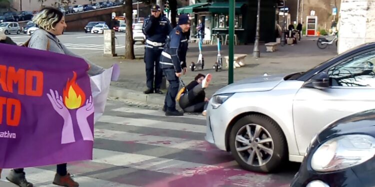 Azione del movimento Bruciamo Tutto a Roma, ecco cosa è successo