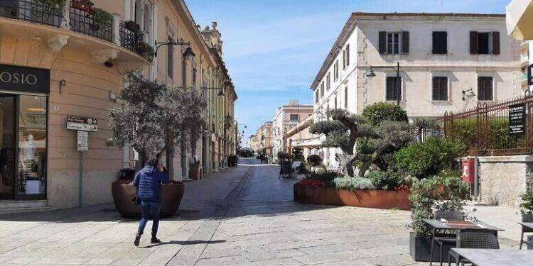 Degrado e violenze in centro Olbia, nuova stretta sull’alcol
