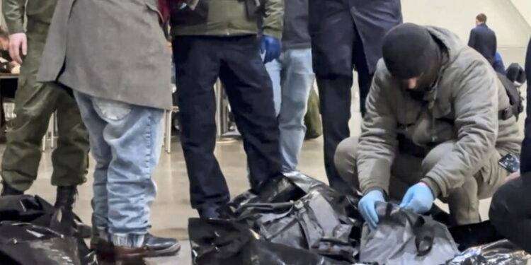 Strage Mosca, salito a 93 il bilancio delle vittime: Cremlino annuncia 11 arresti, 4 terroristi