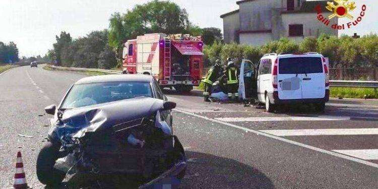 Incidente sulla 130 all’ingresso di Decimomannu: tre feriti in codice rosso, tra cui una bambina