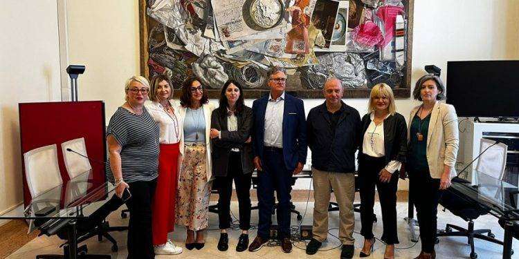 Bologna, presentato il premio fotografico ‘Oltre la cronaca: uno sguardo etico sulla violenza di genere’