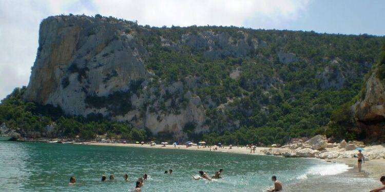 Nuovo scontro Dorgali-Baunei sul numero chiuso a Cala Luna