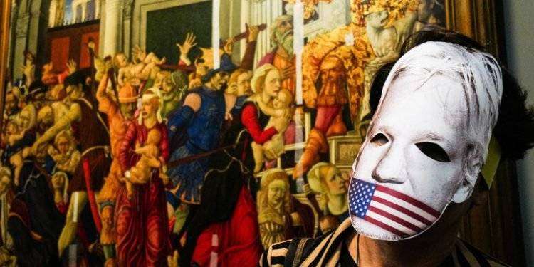 ‘Free Assange’, flash mob nelle sale del museo di Capodimonte