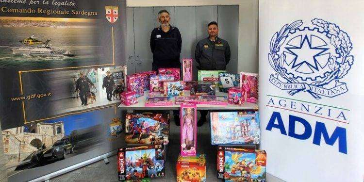 Maxi sequestro di giocattoli falsi in porto a Cagliari