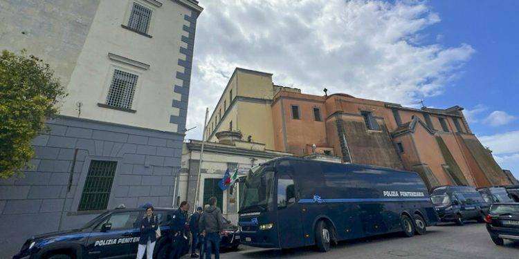Campi Flegrei, A Pozzuoli sgomberati 19 edifici. Evacuato il carcere femminile